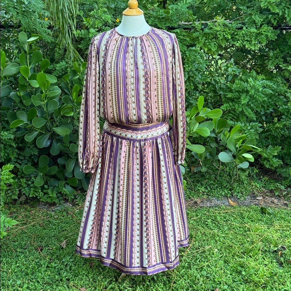 Tory Burch Striped Satin Burnout Blouse (8) & Skirt (12), size 8 & 12 - Picture 5 of 12
